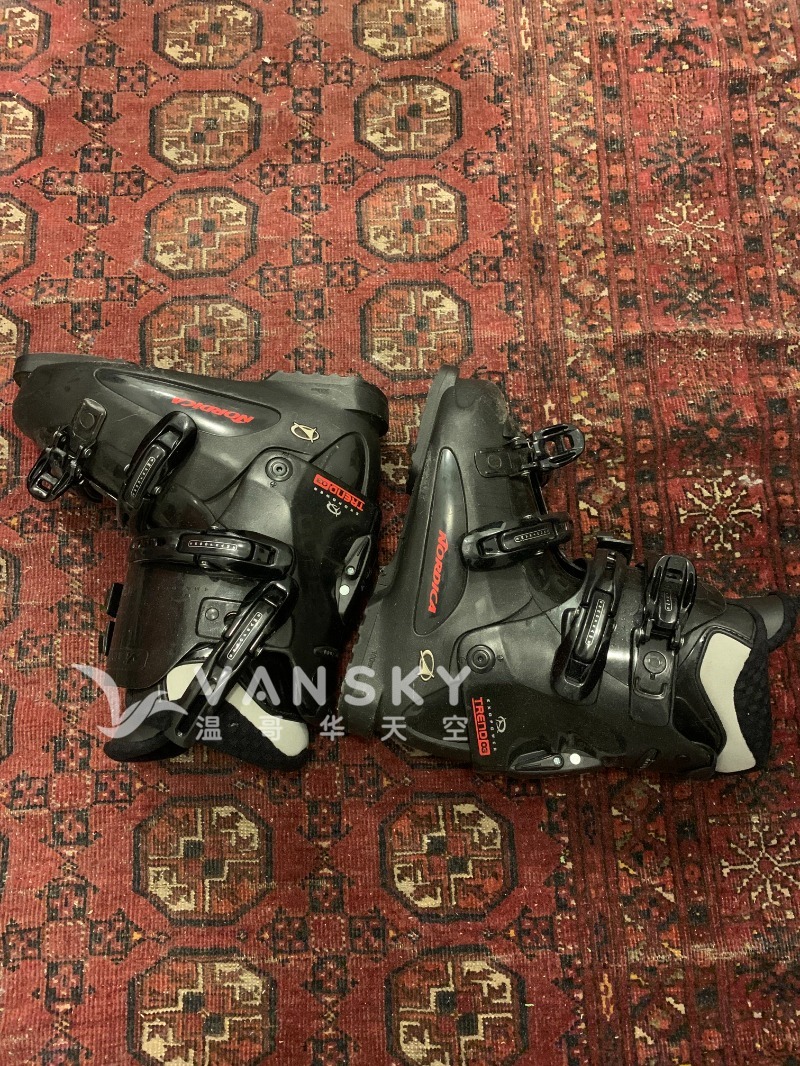 230225111116_41 Ski boots-1.jpeg